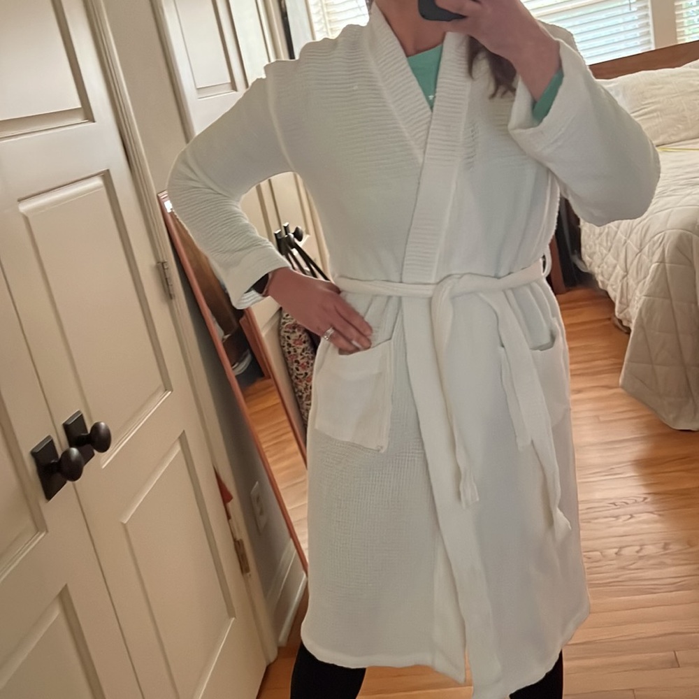 COYUCHI Waffle Robe - White small/medium organic cotton - Picture 10 of 16